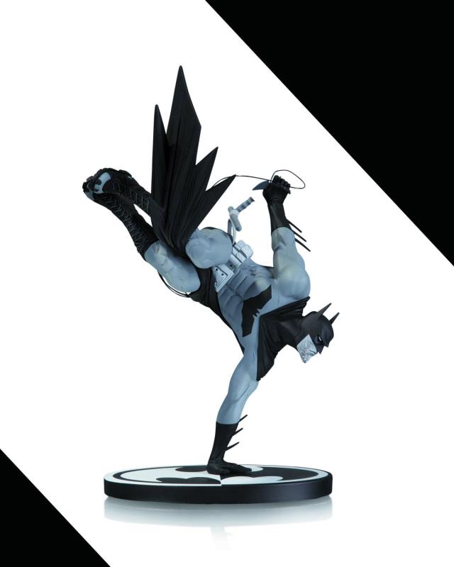 BATMAN BLACK & WHITE STATUE BY SEAN MURPHY