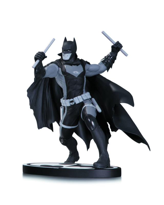 BATMAN BLACK & WHITE BATMAN EARTH 2 STATUE