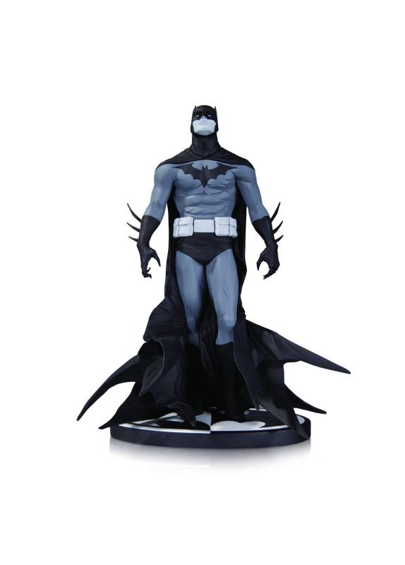 BATMAN BLACK & WHITE STATUE BY JAE LEE