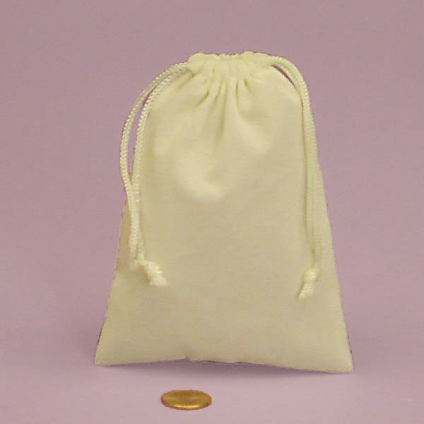 SMALL DICE BAG CREAM VELOUR