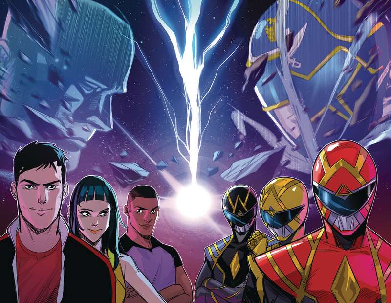 GO GO POWER RANGERS #32 WRAPAROUND FOIL VARIANT