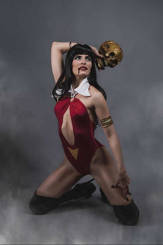 VAMPIRELLA #9 1:25 TEENA TITAN COSPLAY VIRGIN RATIO VARIANT  VAMPIRELLA #9 1:25 TEENA TITAN COSPLAY VIRGIN RATIO VARIANT
